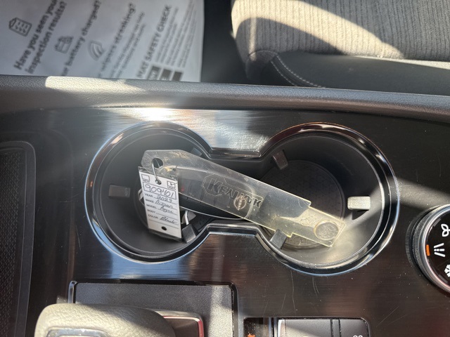 2023 Nissan Rogue SV photo 32