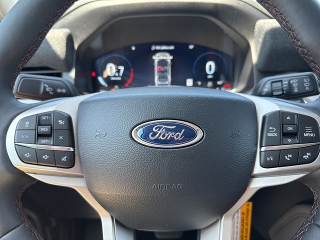 2025 Ford Explorer photo 31