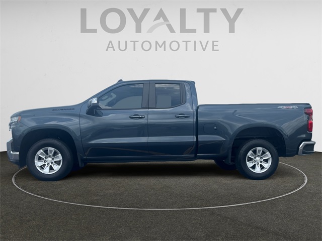 2022 Chevrolet Silverado 1500 LT photo 2
