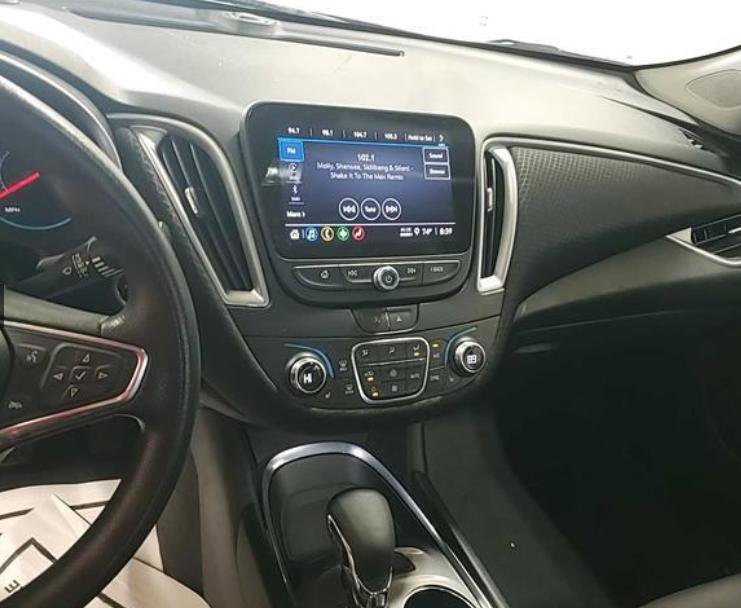 2023 Chevrolet Malibu 1LT photo 3