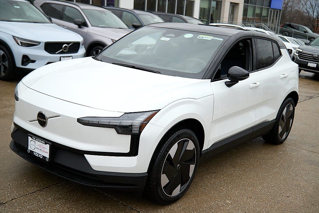 2026 VOLVO EX30 - Image 5