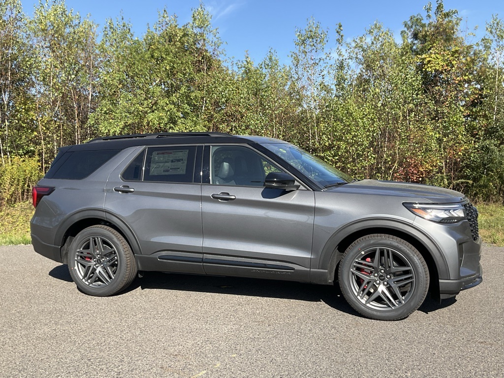 2025 Ford Explorer ST's photo