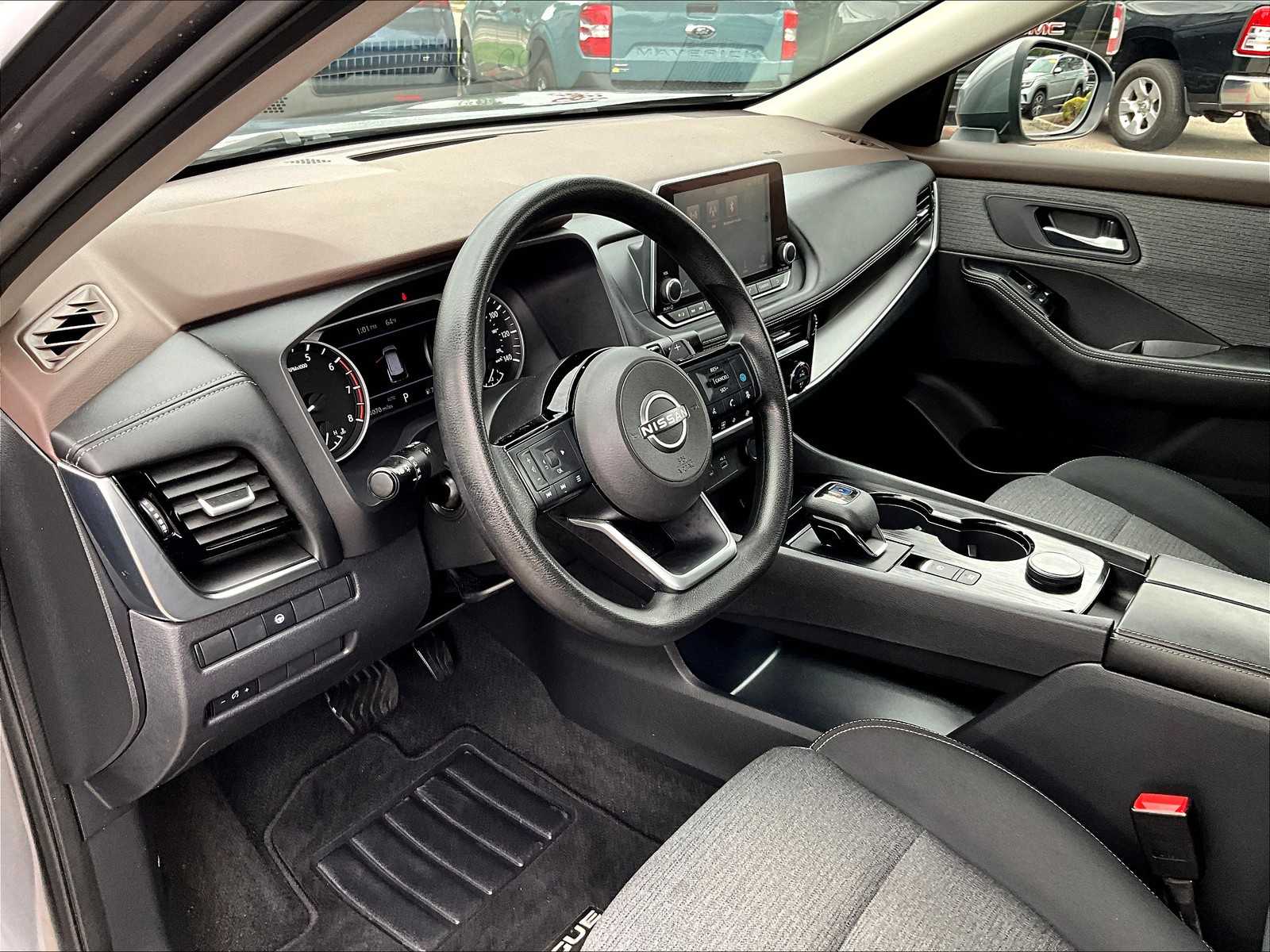 2022 Nissan Rogue SV photo 7