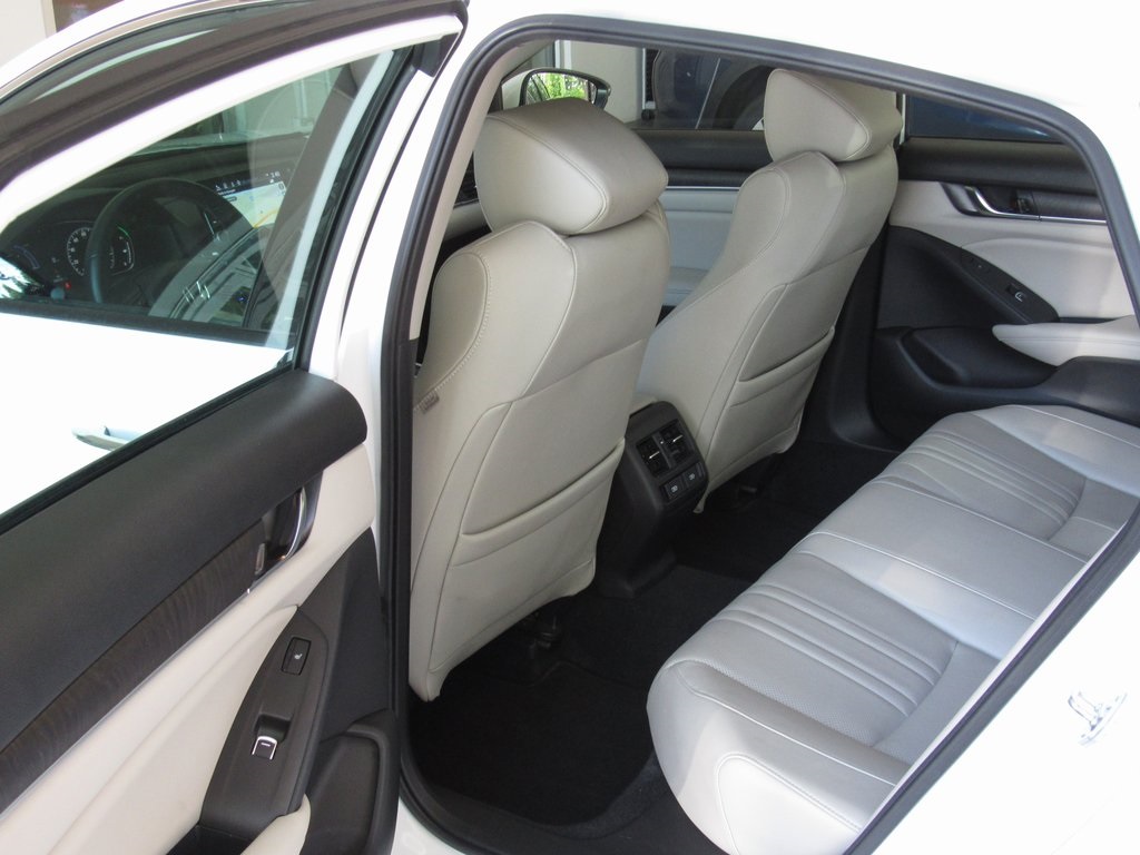 2022 Honda Accord Hybrid Touring photo 13