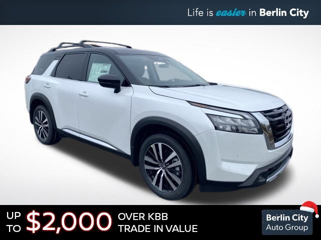 2025 Nissan Pathfinder Platinum's photo