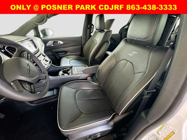 2026 Chrysler Pacifica Limited photo 20