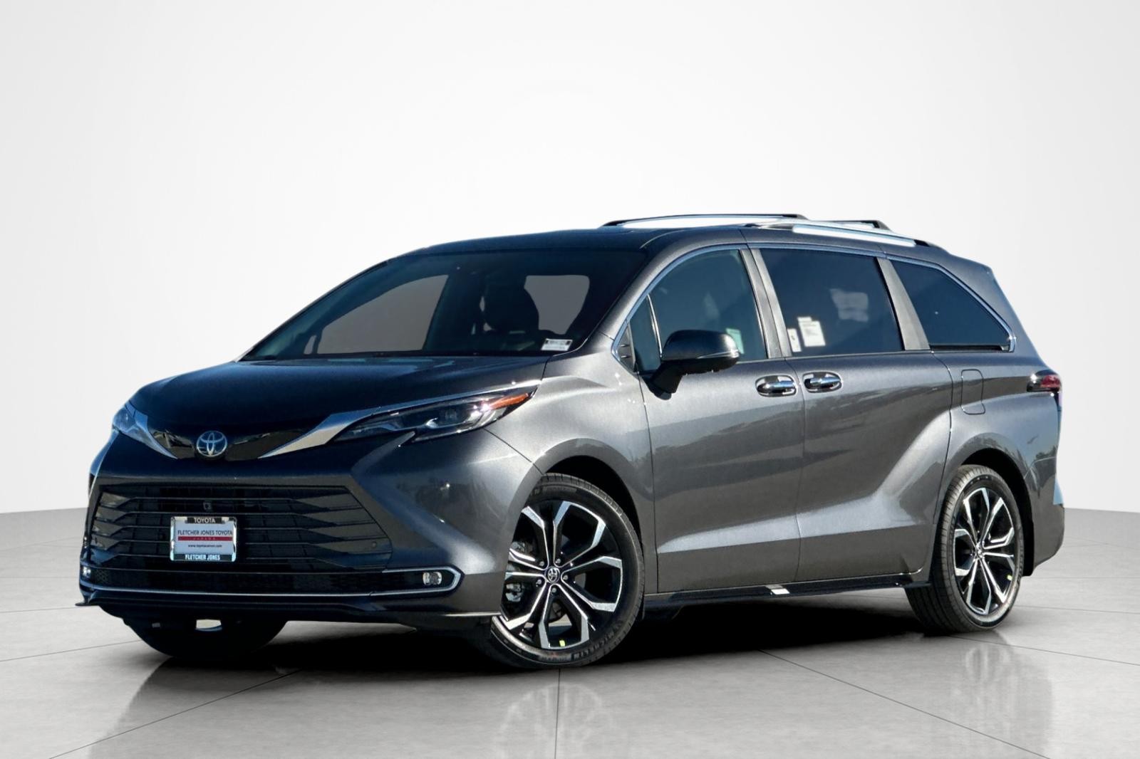 2025 Toyota Sienna Platinum's photo