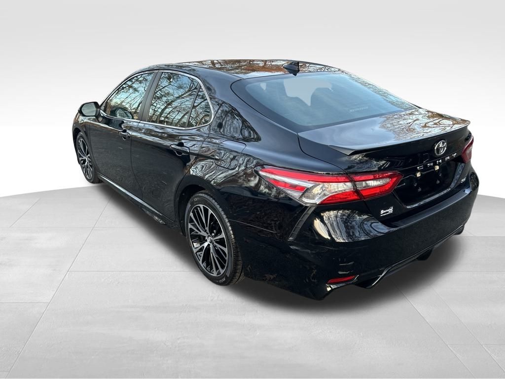 2018 Toyota Camry L photo 3