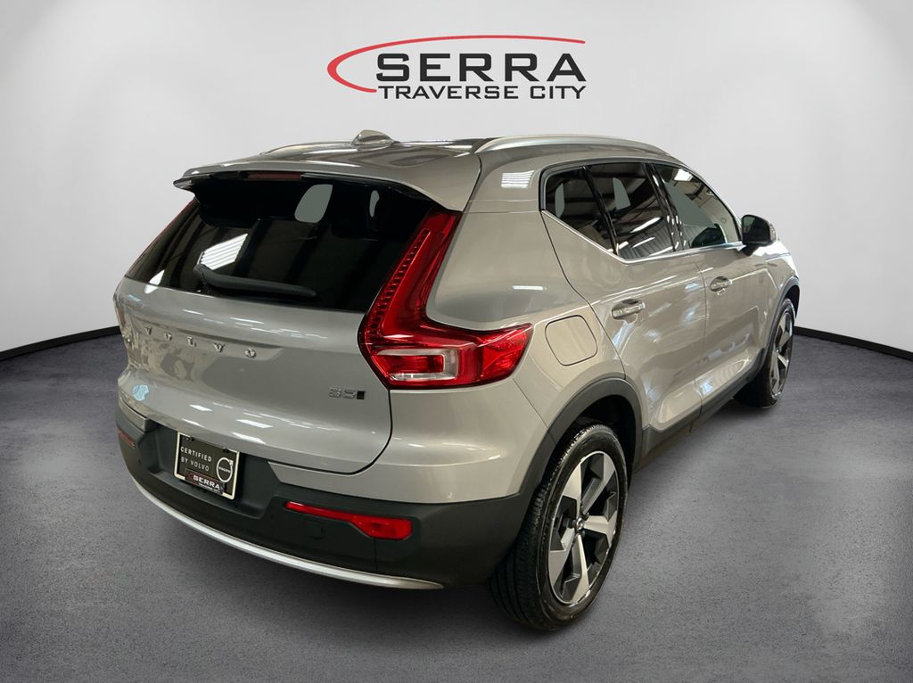 2023 Volvo XC40 Plus photo 5