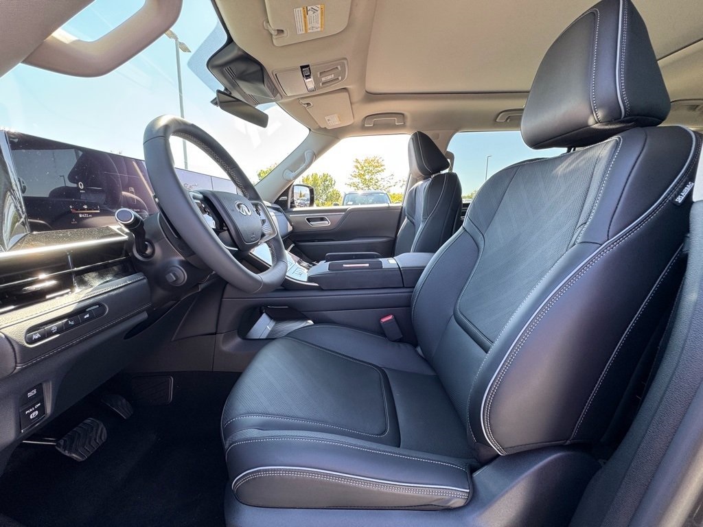 2026 Infiniti QX80 Luxe photo 16