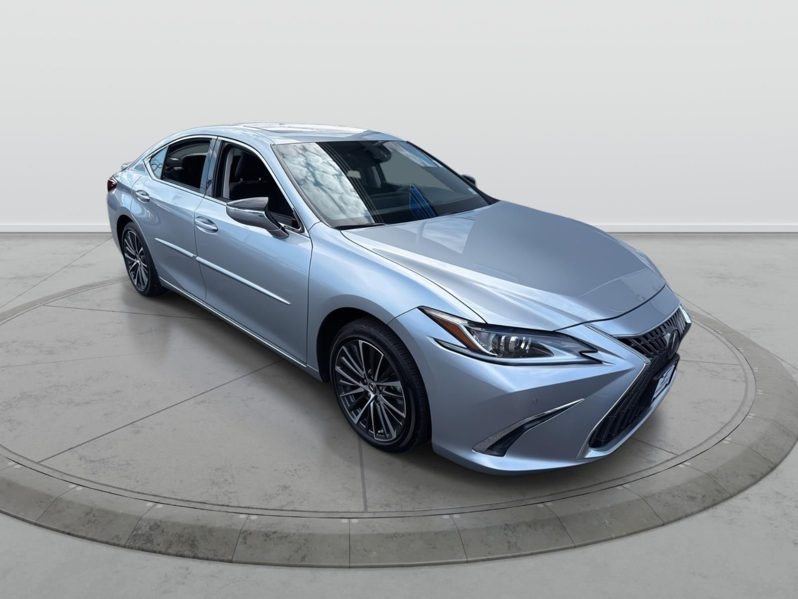 2023 Lexus ES 350's photo