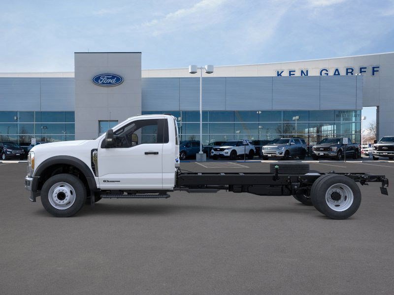 2025 Ford F-600 photo 3