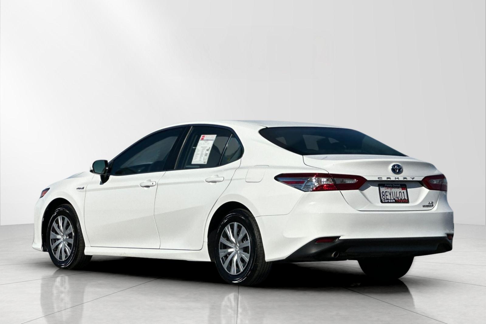 2018 Toyota Camry LE Hybrid photo 3