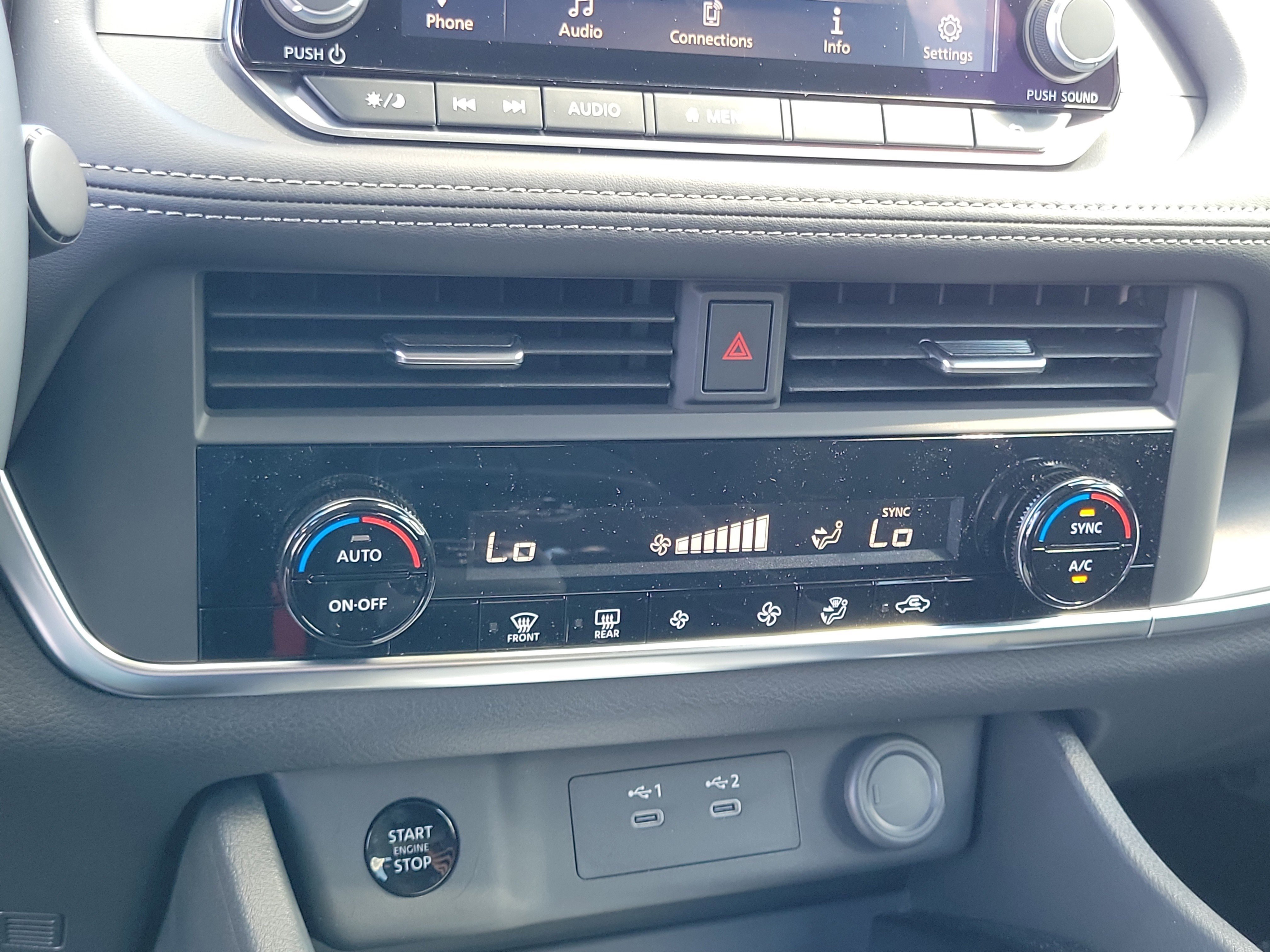 2025 Nissan Rogue SV photo 4