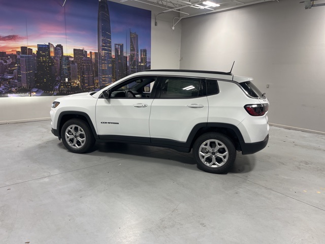 2026 Jeep Compass Latitude photo 4