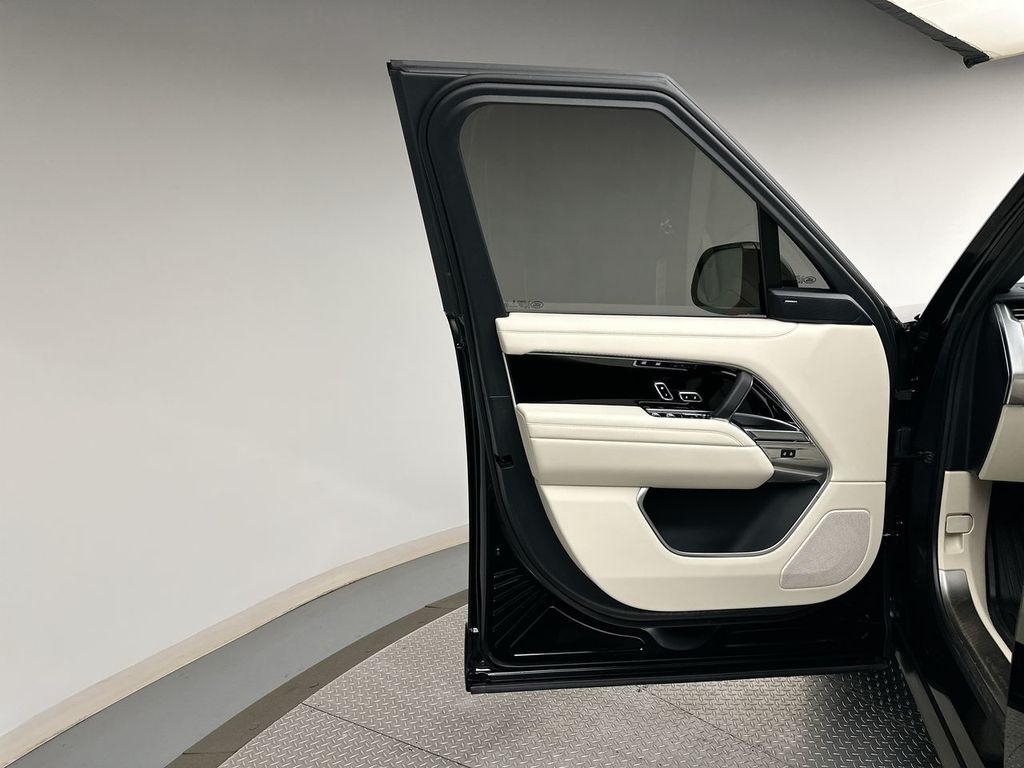 2024 Land Rover Range Rover SE photo 14