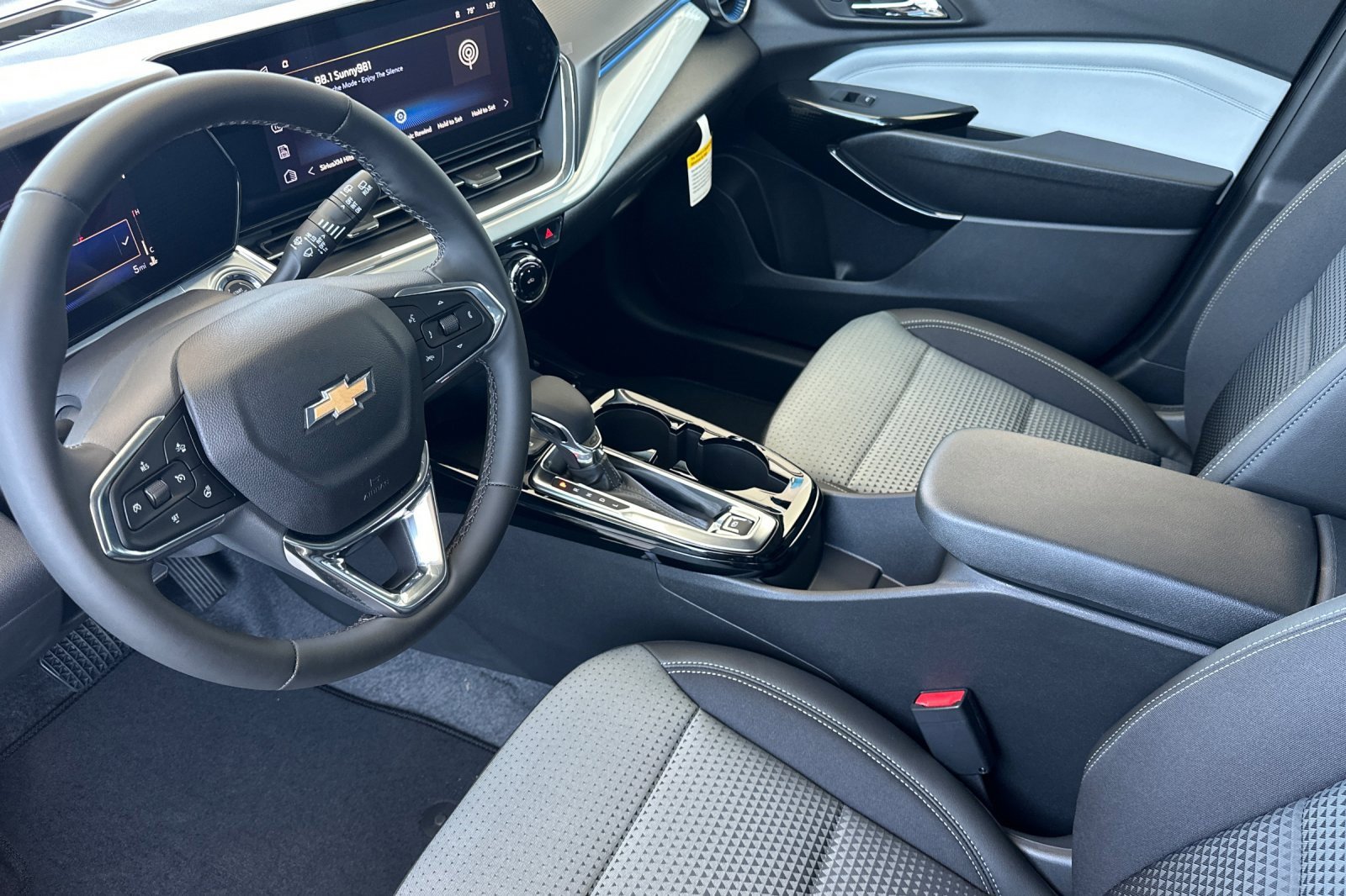 2025 Chevrolet Trax LT photo 10