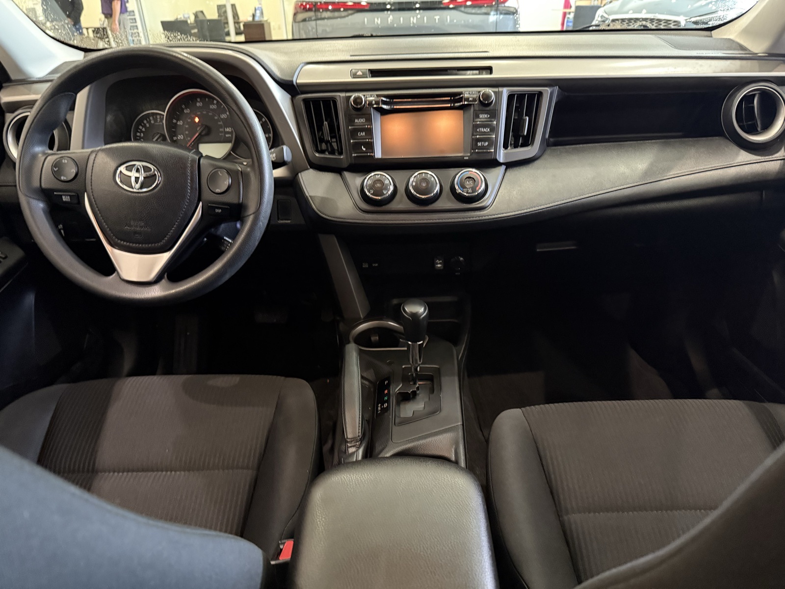 2016 Toyota RAV4 LE photo 2