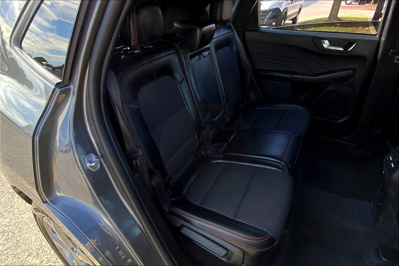 2023 Ford Escape ST-Line photo 16