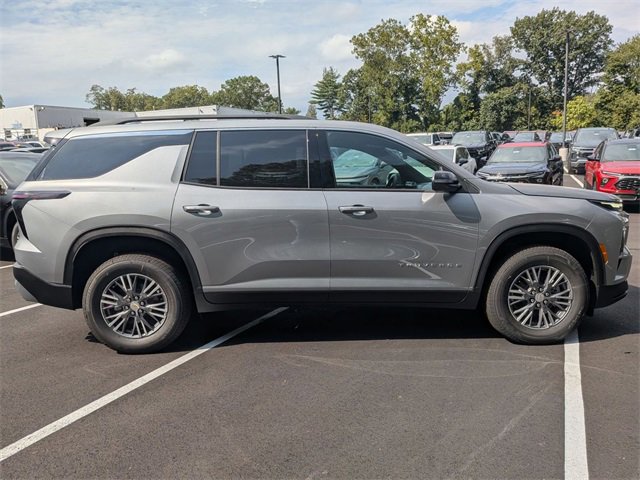 2026 Chevrolet Traverse photo 2