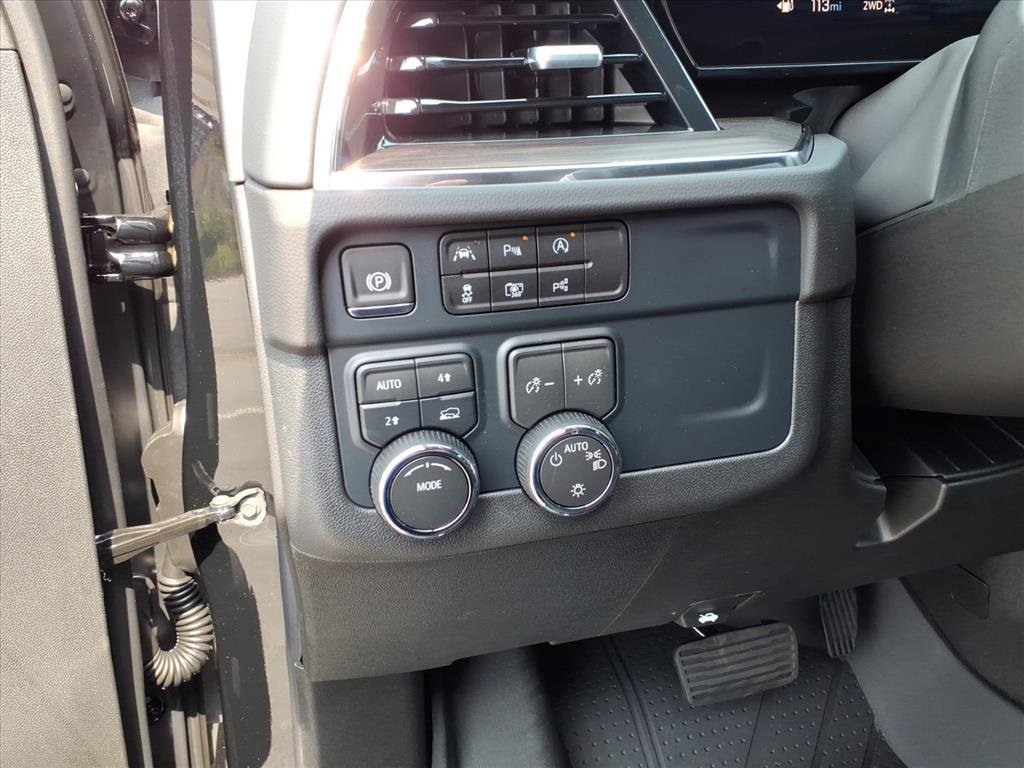 2025 Chevrolet Suburban LS photo 13