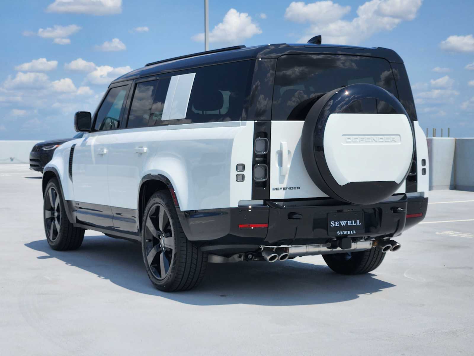 2025 Land Rover Defender 130 V8 photo 5