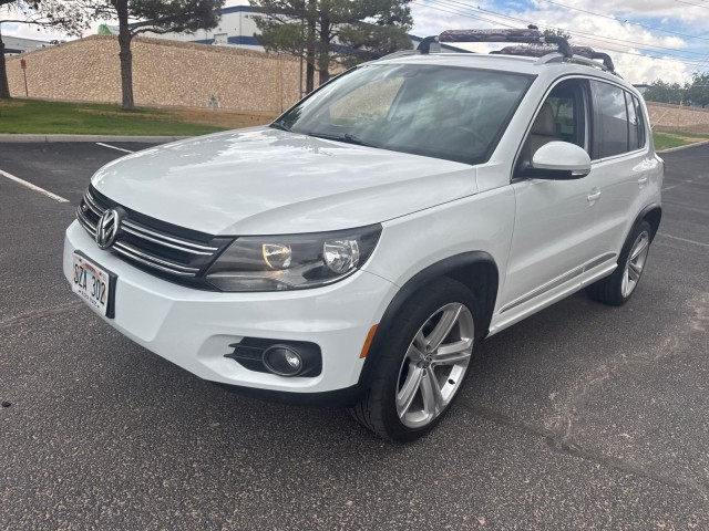 Used 2016  Volkswagen R-Line image 1