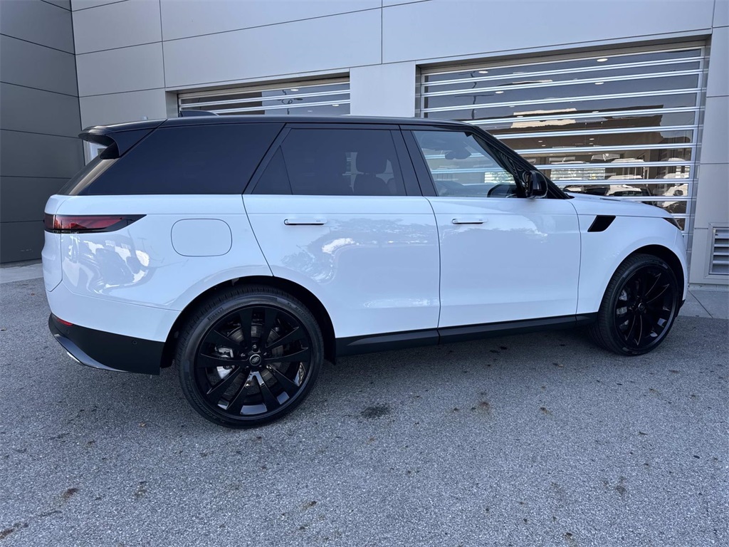 2025 Land Rover Range Rover Sport SE photo 8