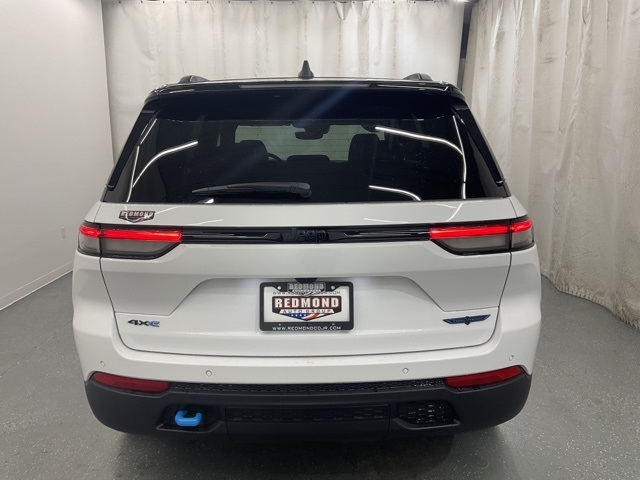 New 2024 Bright White Clear-Coat Exterior Paint Jeep Trailhawk 4xe image 6