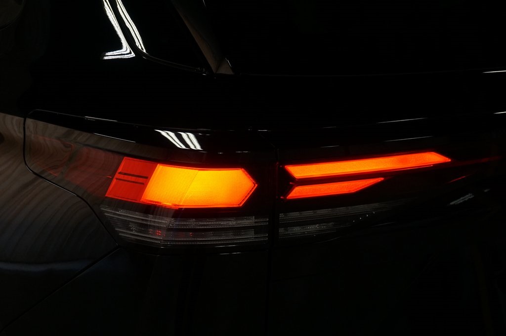2025 Volkswagen Tiguan SE R-Line Black photo 30