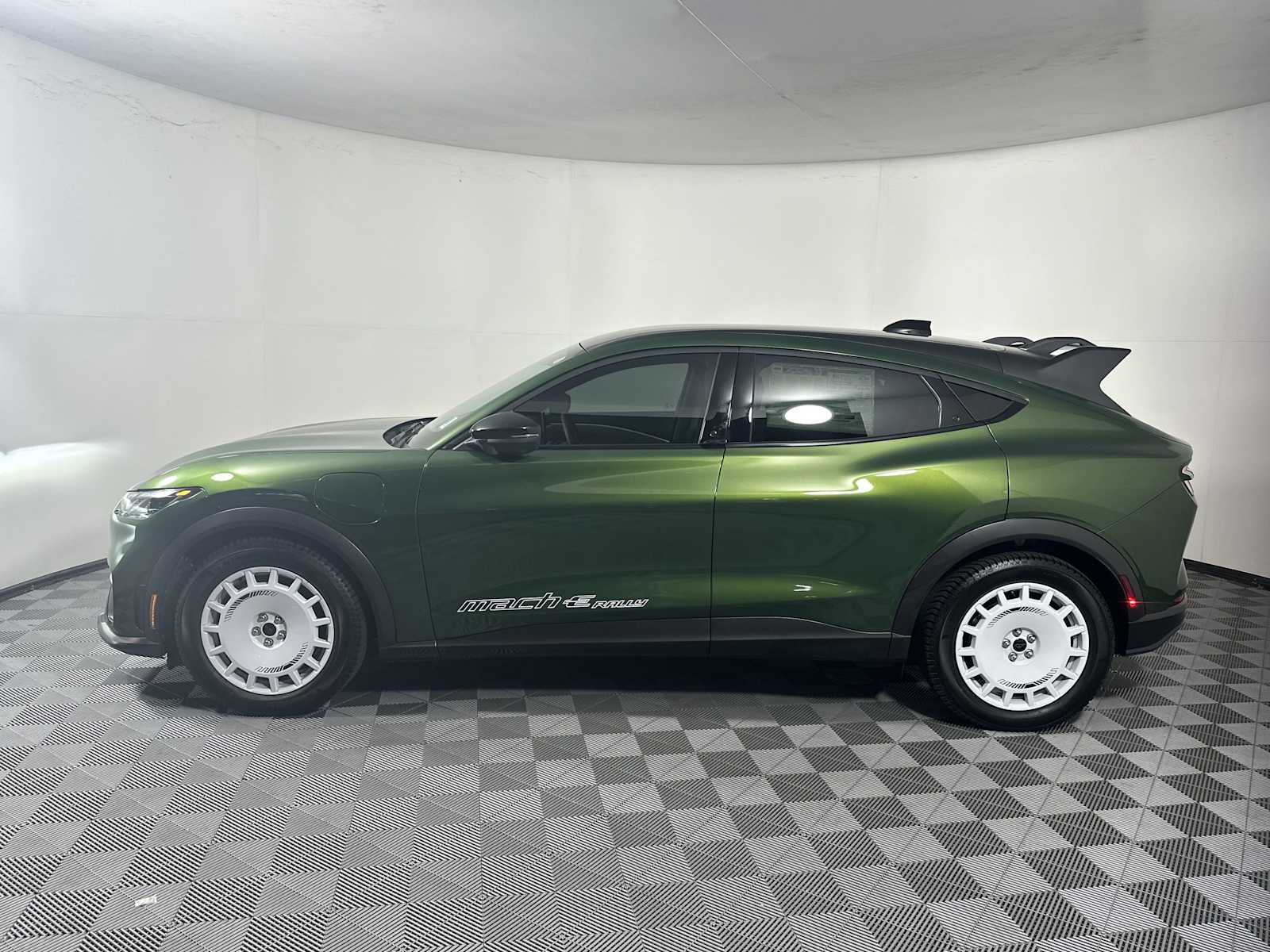 2025 Ford Mustang Mach-E GT photo 4