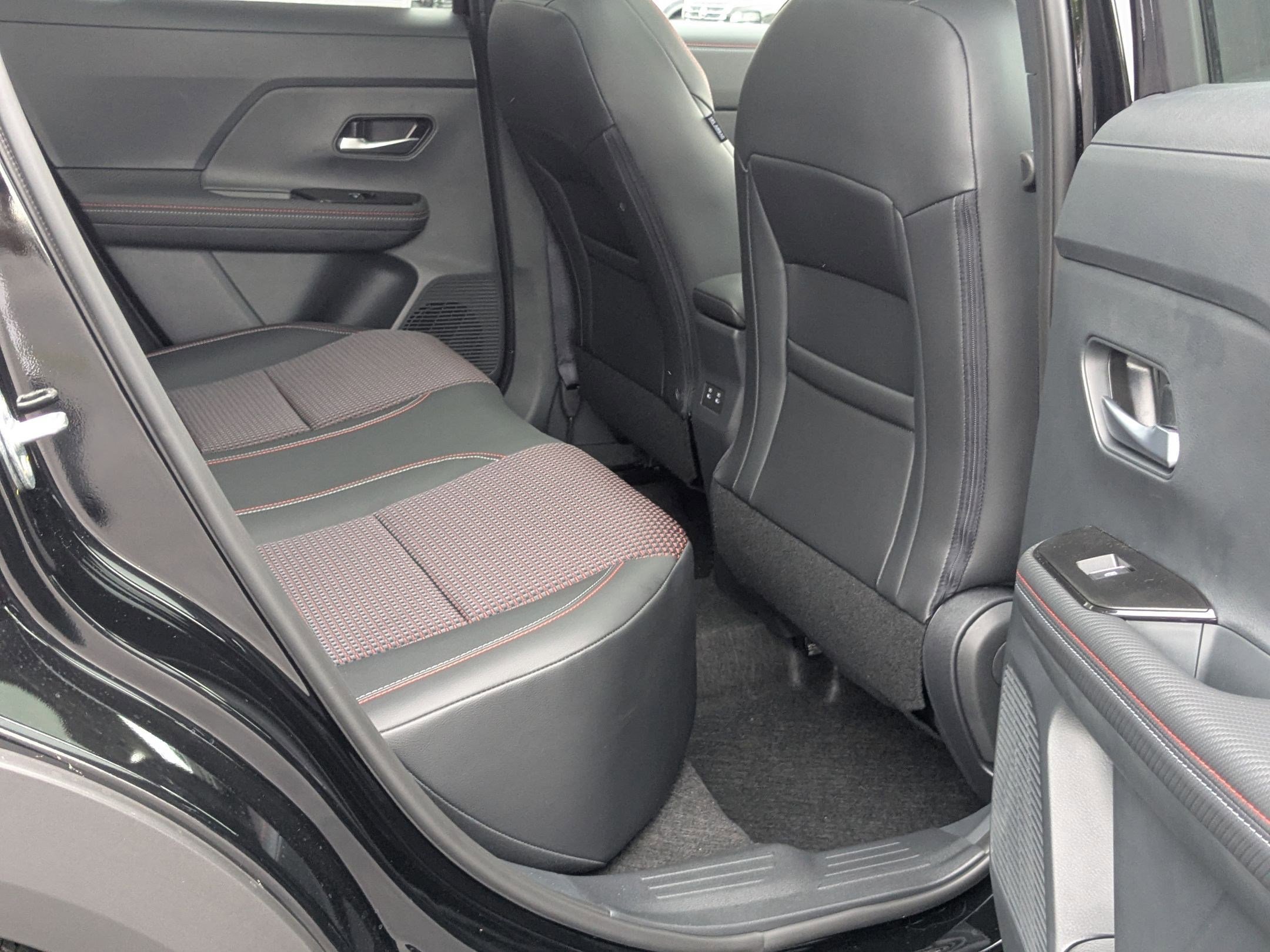 2025 Nissan Kicks SR photo 19