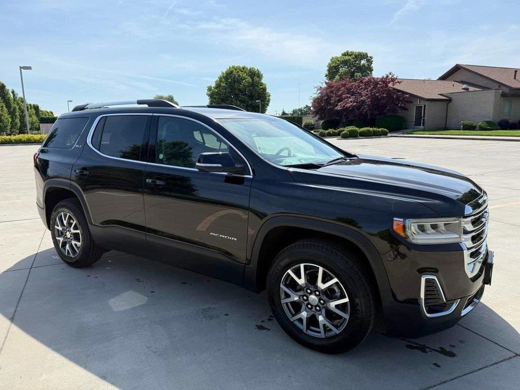 2023 GMC Acadia SLT's photo