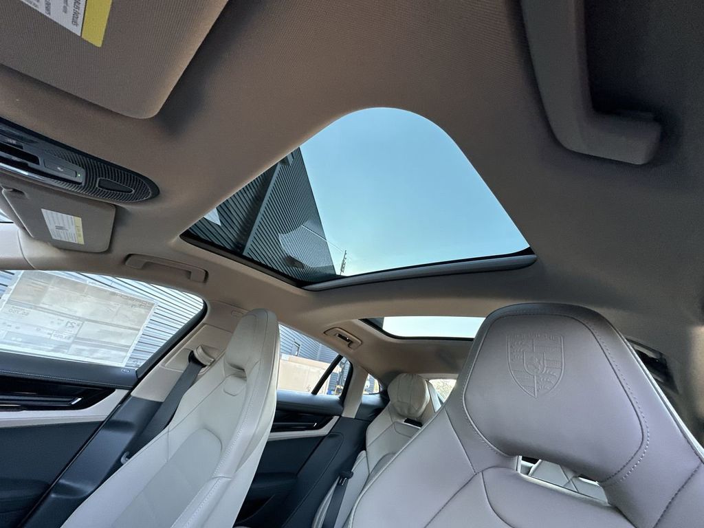 2025 Porsche Panamera Base photo 25