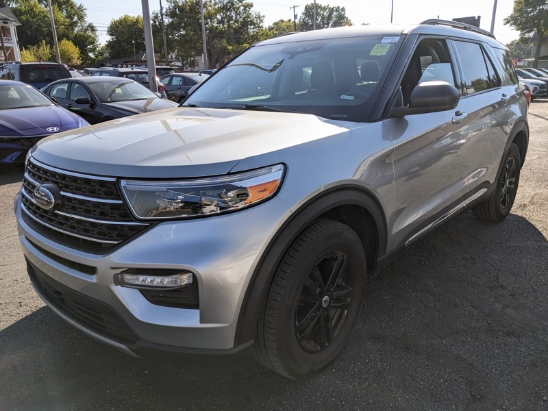 2023 Ford Explorer XLT photo 3
