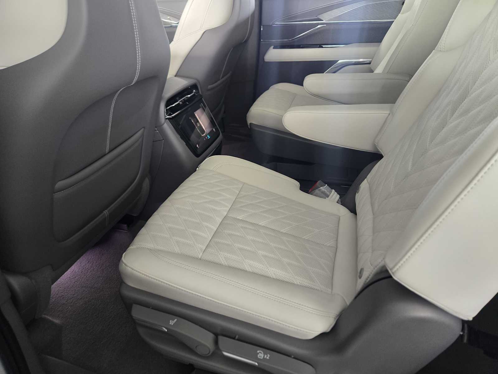 2026 Cadillac Escalade Sport photo 14