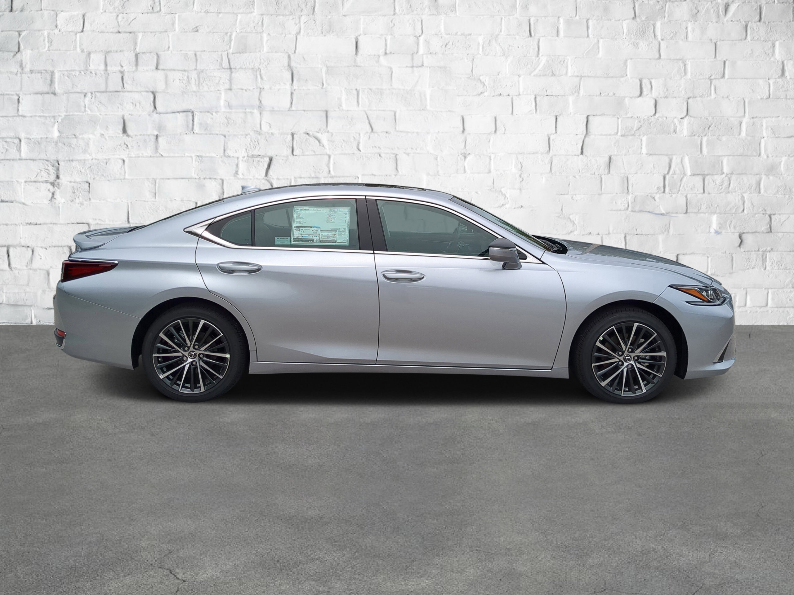 2025 Lexus ES 300h photo 3