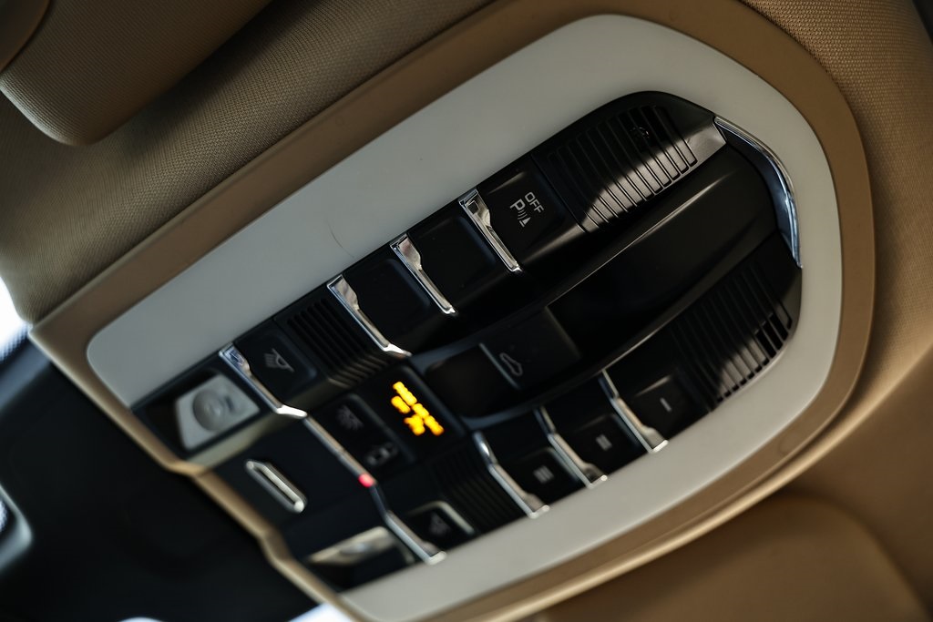 2015 Porsche Panamera Base photo 41