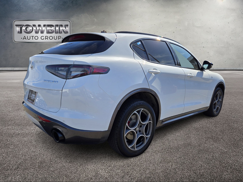 2024 Alfa Romeo Stelvio Ti photo 4