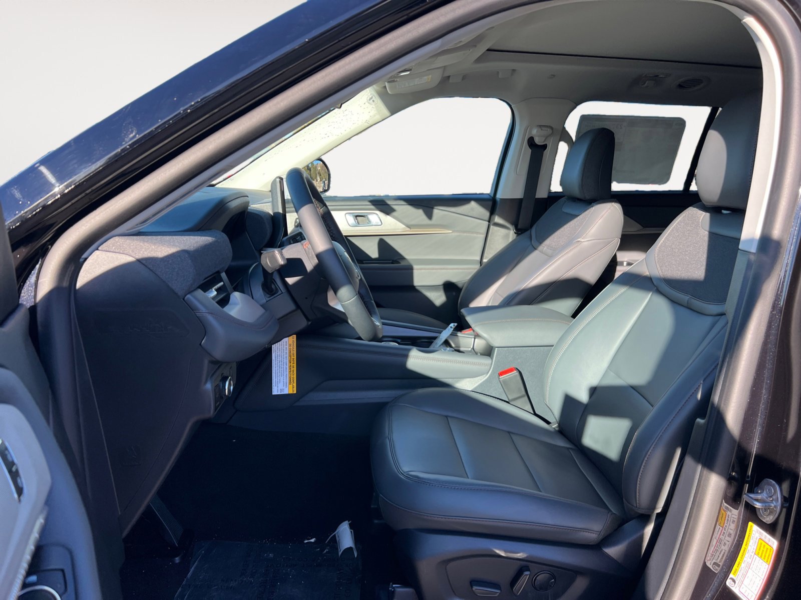 2025 Ford Explorer photo 10