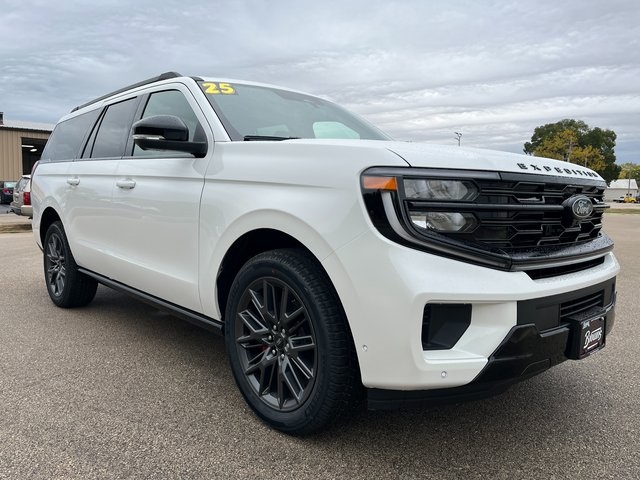 2025 Ford Expedition Platinum MAX photo 3