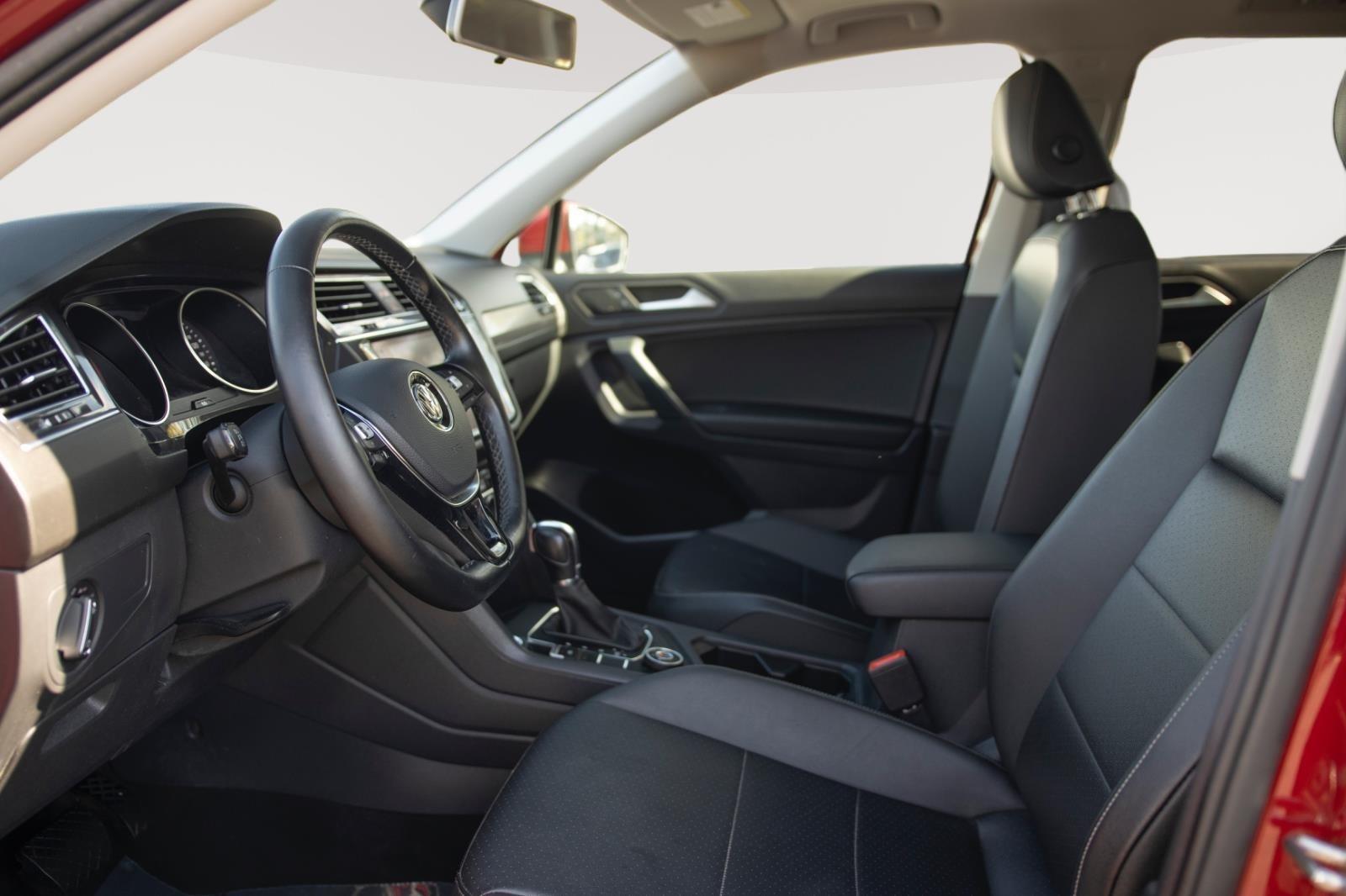 2019 Volkswagen Tiguan SEL photo 2