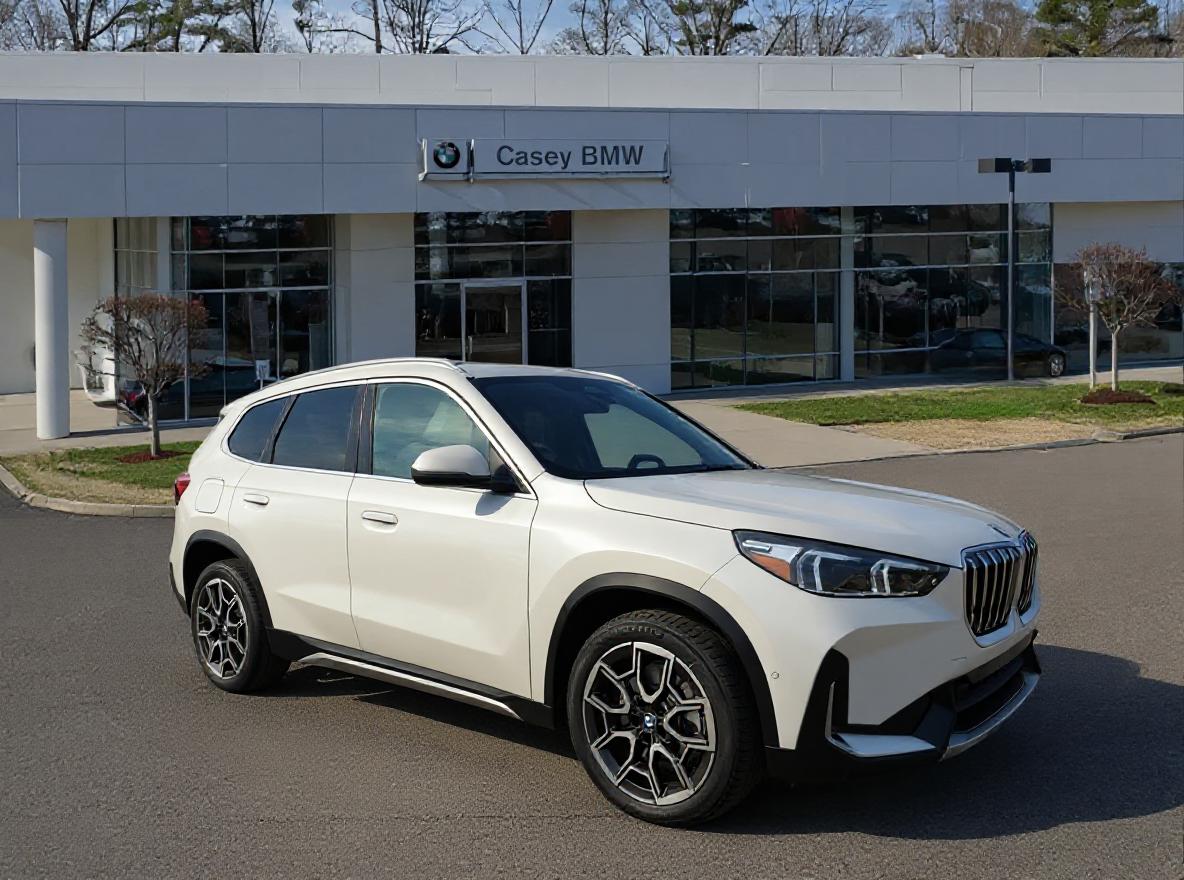 2026 BMW X1 28i's photo