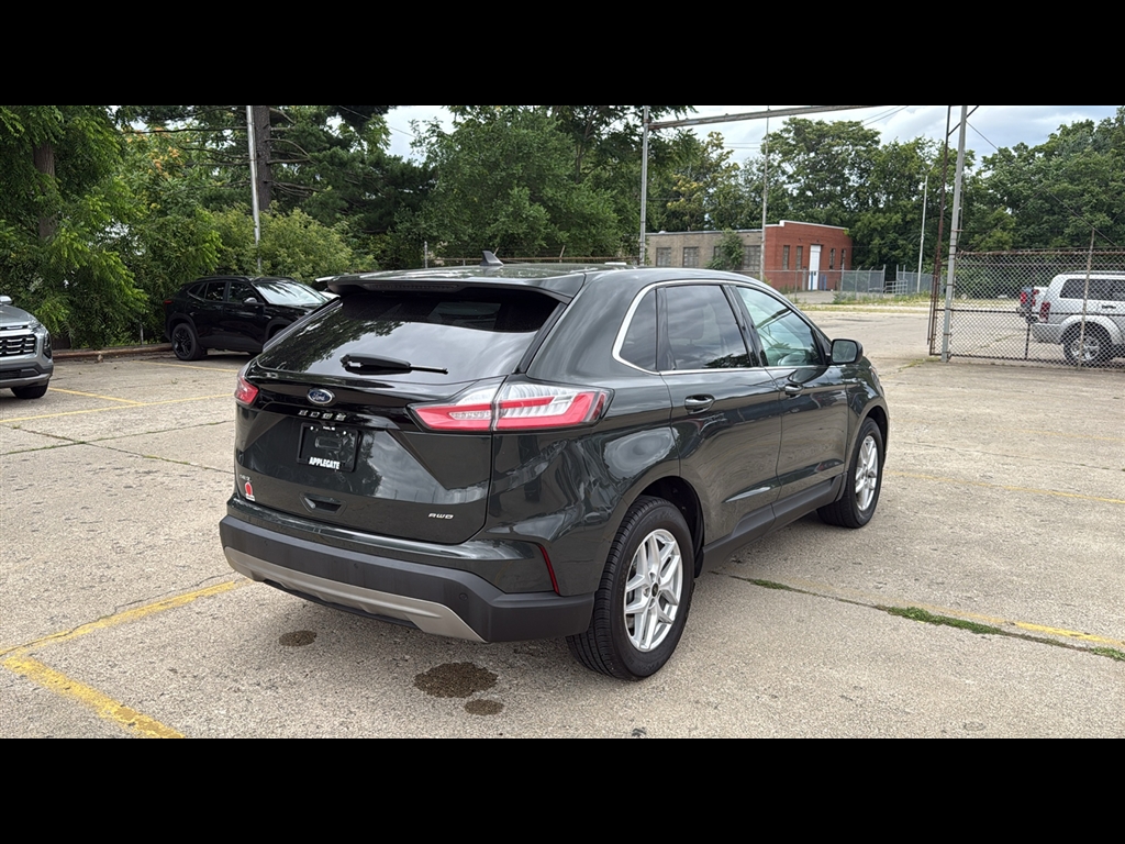 2023 Ford Edge SEL photo 4