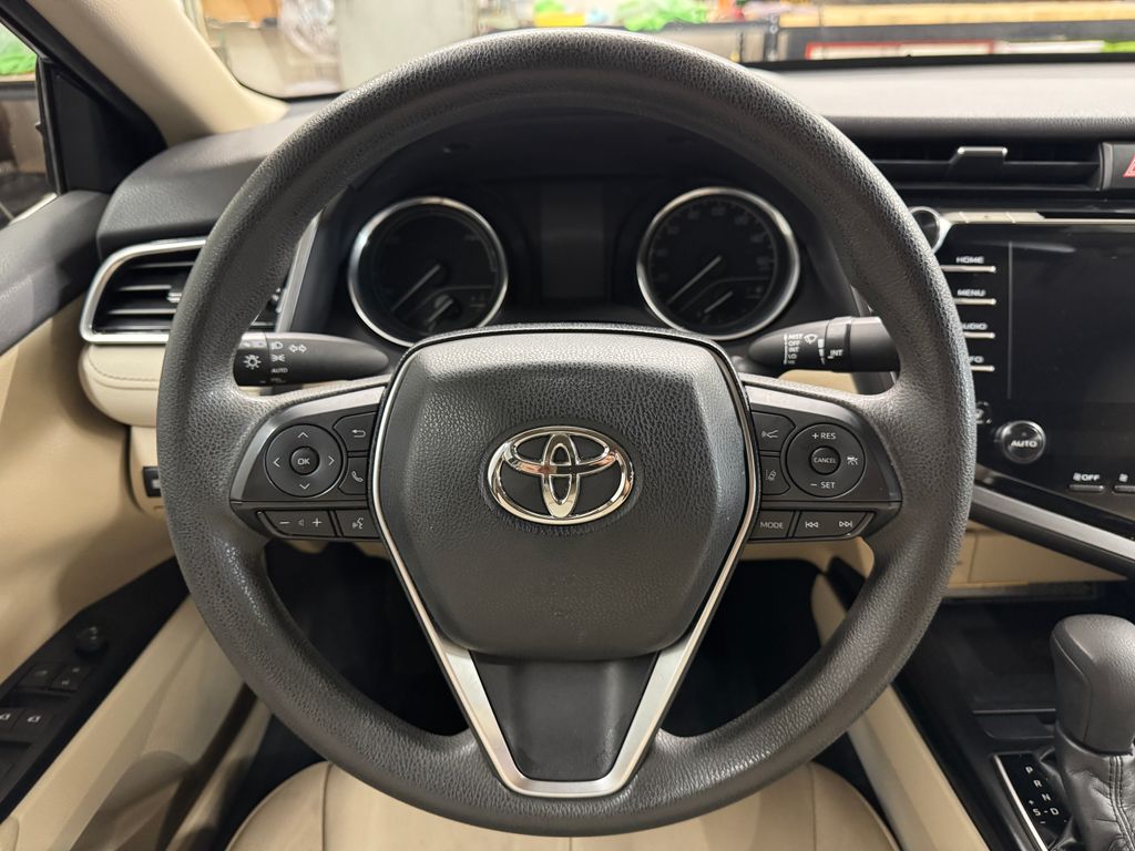 2018 Toyota Camry Hybrid LE photo 15