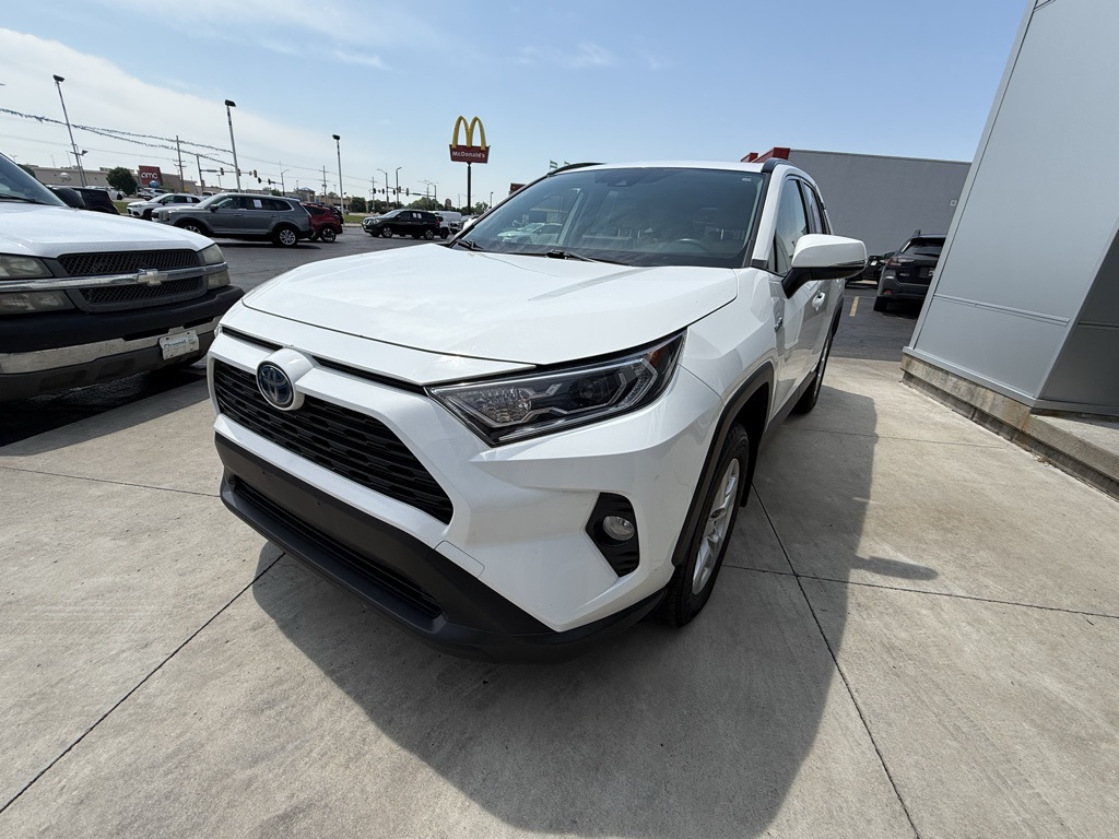 2020 Toyota RAV4 Hybrid XLE photo 4