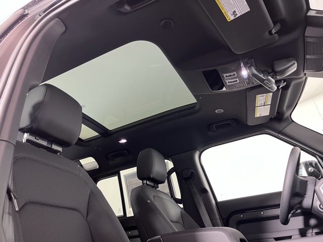 2025 Land Rover Defender 110 S photo 28
