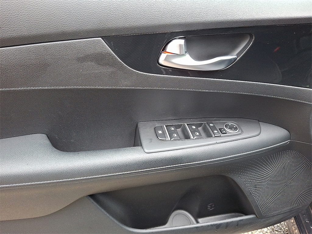 2022 Kia Forte GT-Line photo 12