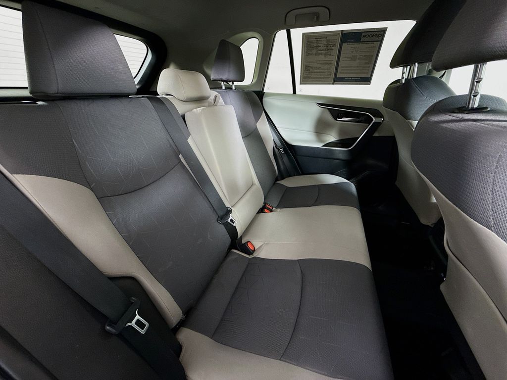 2023 Toyota RAV4 Hybrid XLE photo 24