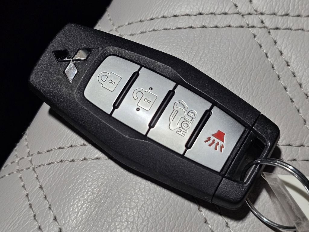 2023 Mitsubishi Outlander SEL photo 22